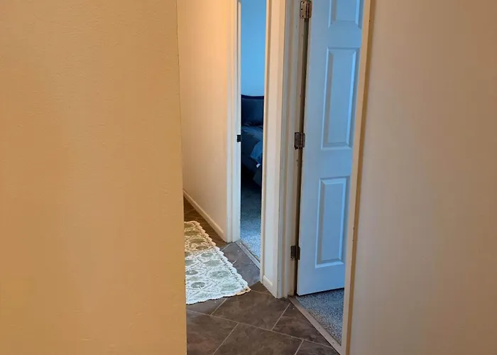 Updated 2-bedroom Near Ndsu Large Living Area * Fargo