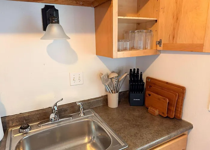 Updated 2-bedroom Near Ndsu Large Living Area *