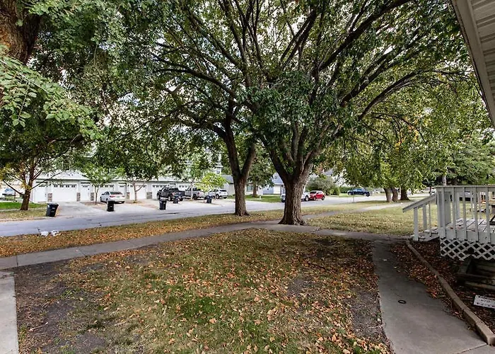 Updated 2-bedroom Near Ndsu Large Living Area Fargo