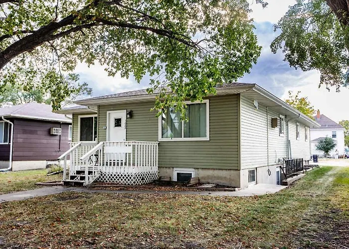 Updated 2-bedroom Near Ndsu Large Living Area Apartment *